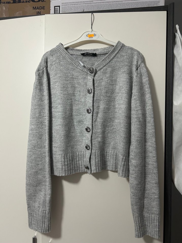 Gri Düğmeli Kadın Hırka - Görsel 3