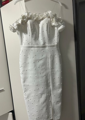 İnci İşlemeli Beyaz Midi Straplez Elbise - Görsel 4