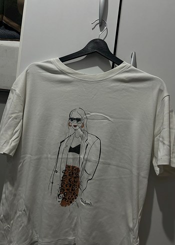 Beyaz Baskılı Kadın Kısa Kollu Tişört - Görsel 2