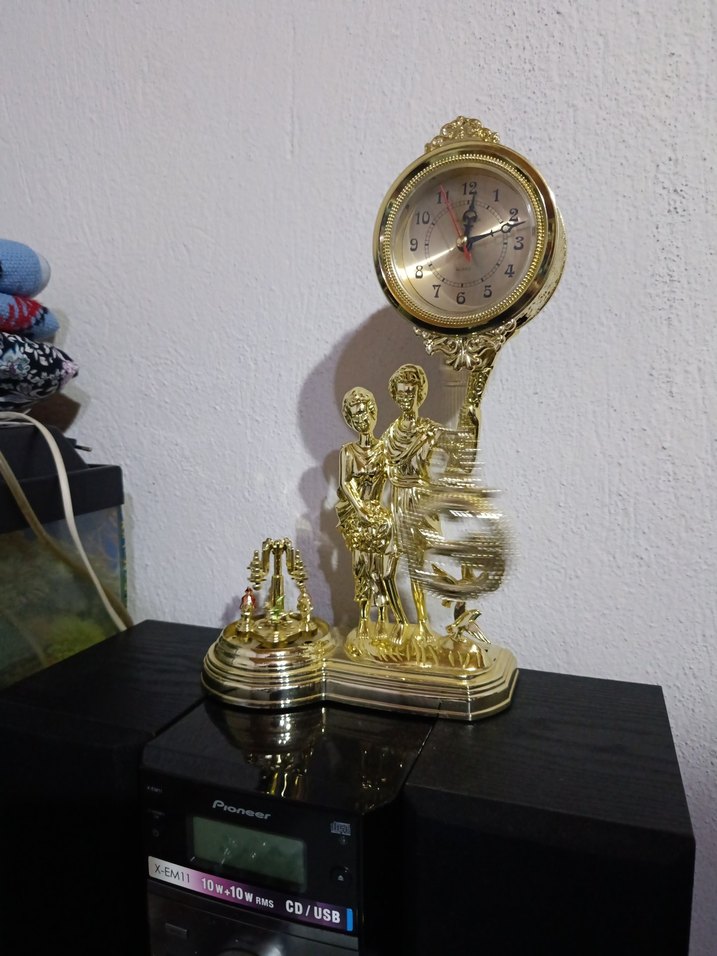 Altın Renkli Parlak Masa Saati - Görsel 2