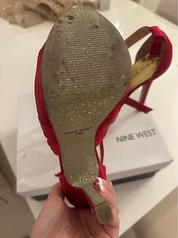 37 Beden Nine West kırmızı saten topuklu ayakkabı