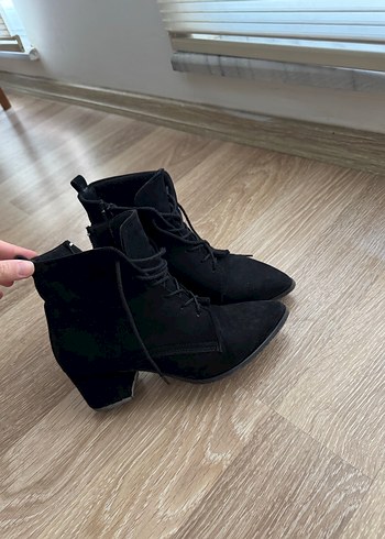36 Beden Siyah Süet Bağcıklı Gotik Kadın Bot