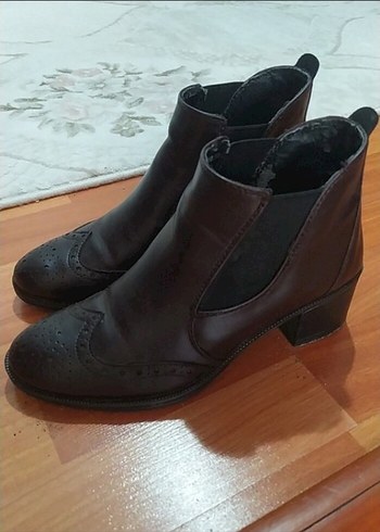 36 Beden Kahverengi Deri Kadın Botu, Tokalı, Topuklu