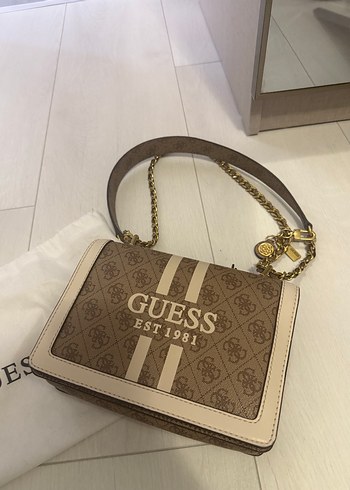 Beden Guess Zincir Detaylı Bej Deri Kadın Çanta