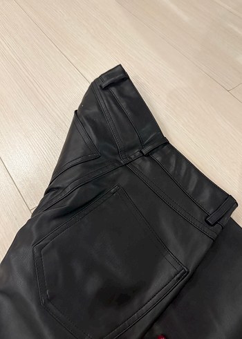 Stradivarius Deri Siyah Midi Kadın Pantolon