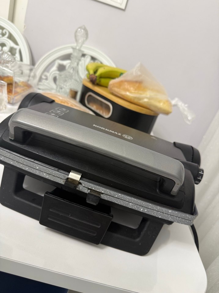 Korkmaz Siyah Gri Tost Makinesi - Görsel 2