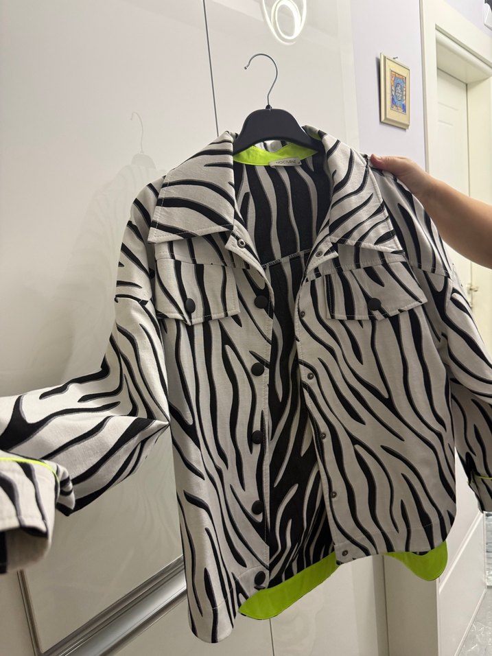 Gri Zebra Desenli Kadın Salaş Gömlek - Görsel 2