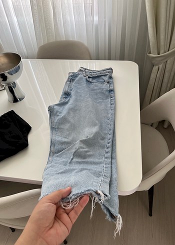 Gri Yırtmaçlı Bol Kesim Midi Kadın Kot Pantolon