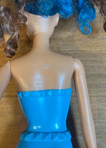 Barbie rock n royals Erika mavi kıvırcık saçlı 2014 - Görsel 3