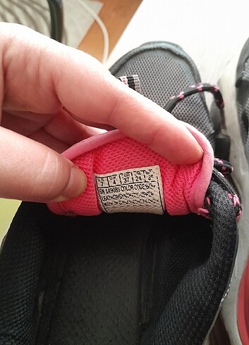 37 Beden Skechers