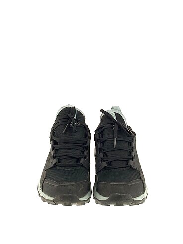 38 Beden Adidas Spor Ayakkabı %70 İndirimli.