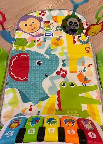 Fisher Price Renkli Bebek Oyun Halısı ve Piyano