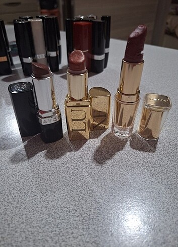 AVON RUJ 