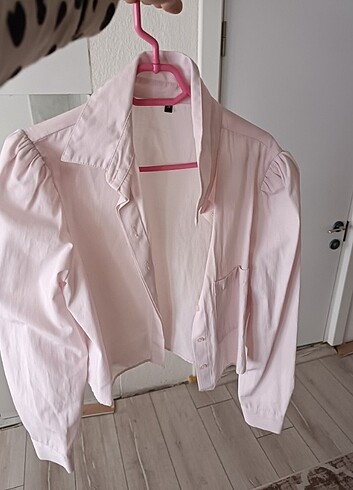 Pembe gömlek