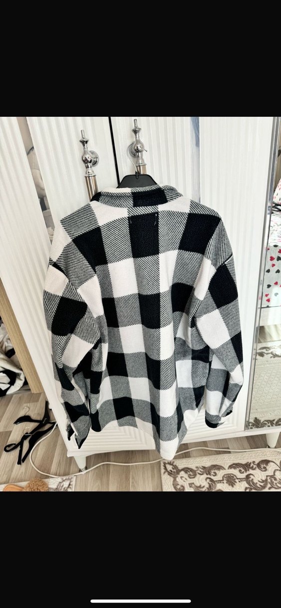 Gri Ekose Düğmeli Erkek Gömlek sigara külü yanığı var - Görsel 2