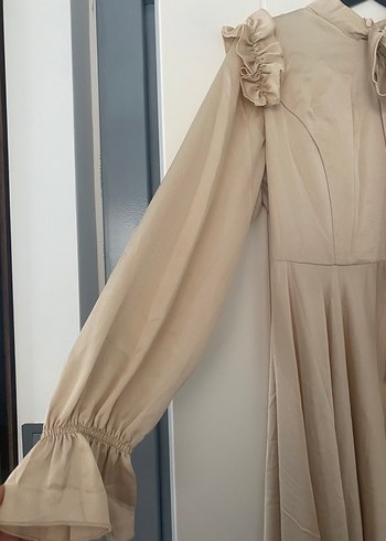 Bej Uzun Kollu Volanlı Kadın Uzun Elbise - Görsel 3