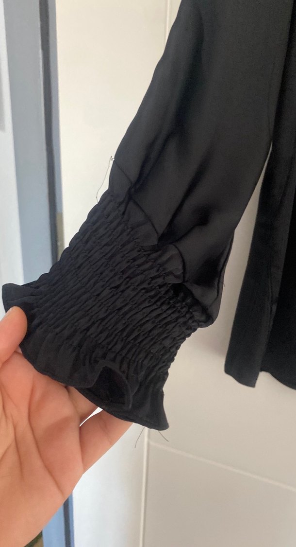 Uzun Kollu Siyah Kadın saten Bluz - Görsel 3