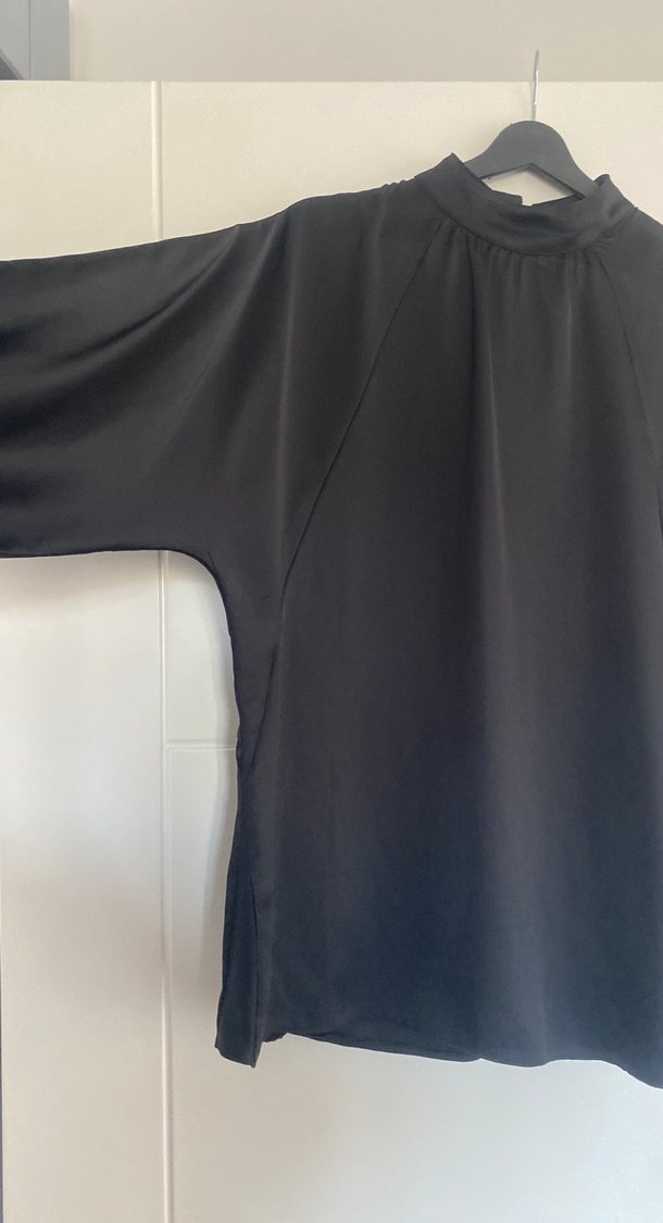 Uzun Kollu Siyah Kadın saten Bluz - Görsel 2