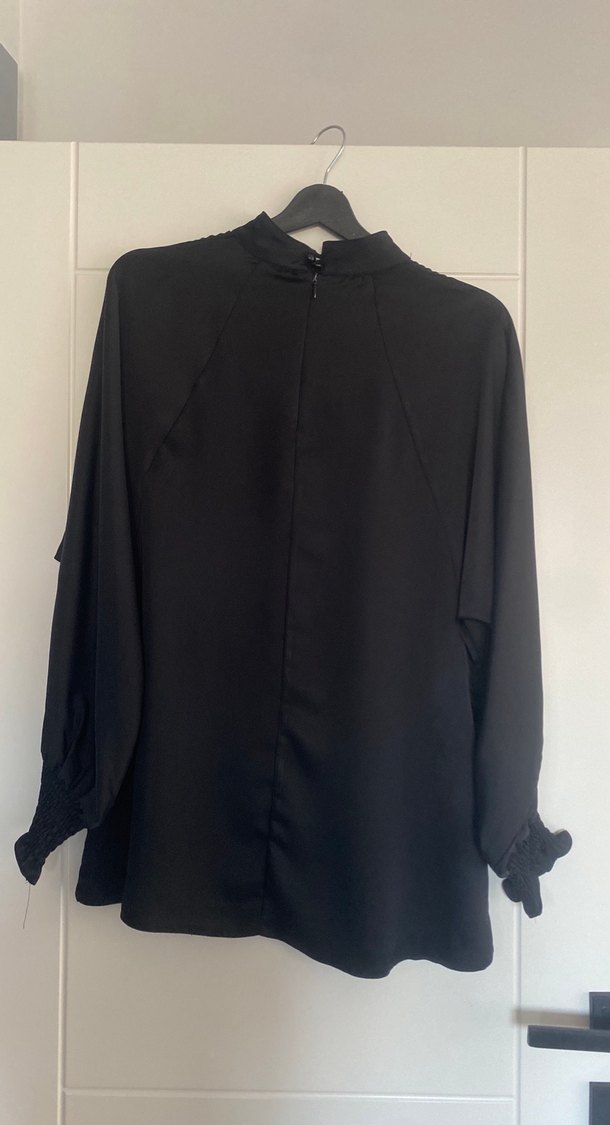 Uzun Kollu Siyah Kadın saten Bluz - Görsel 5