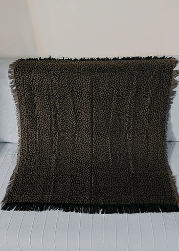 Siyah ve yağ yeşili renkte kışlık başörtü - Görsel 2