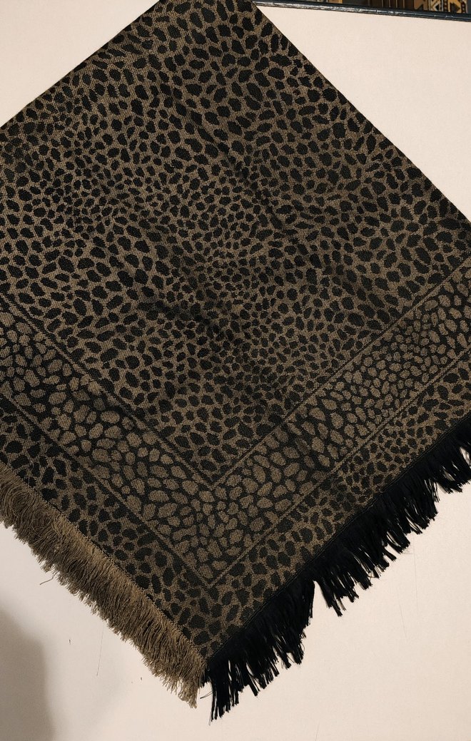 Siyah ve yağ yeşili renkte kışlık başörtü - Görsel 5