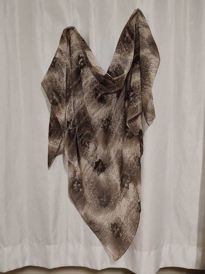 Gri Kahverengi Dökümlü Kadın Şal - Görsel 3