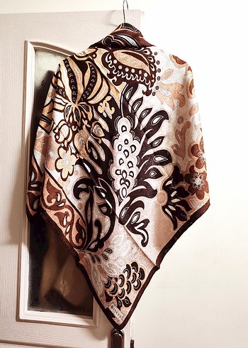 Desenli Vakko Eşarp - Görsel 2