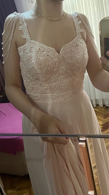 Kolları boncuk şerit detaylı derin yırtmaçlı abiye