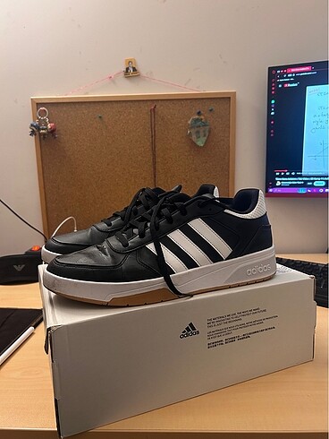 Adidas spor ayakkabı
