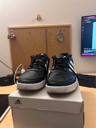 45 Beden Adidas spor ayakkabı