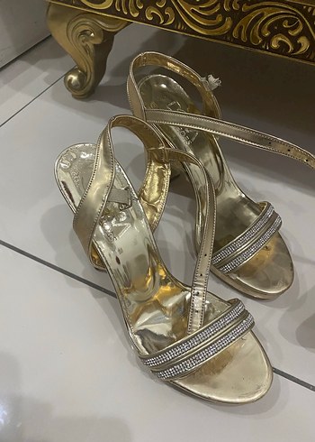 Altın Renkli Topuklu Kadın Abiye Ayakkabı - Görsel 2