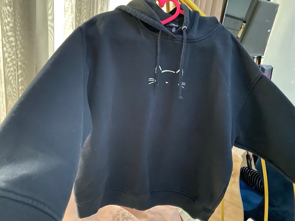 Siyah Kapüşonlu Kısa Kollu Kadın Sweatshirt - Görsel 3