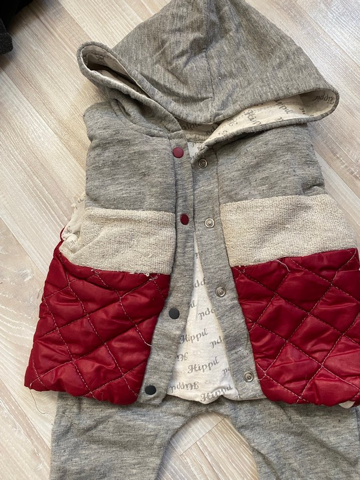 Kapüşonlu Gri Bebek Takımı, Düğmeli, Kolsuz - Görsel 2