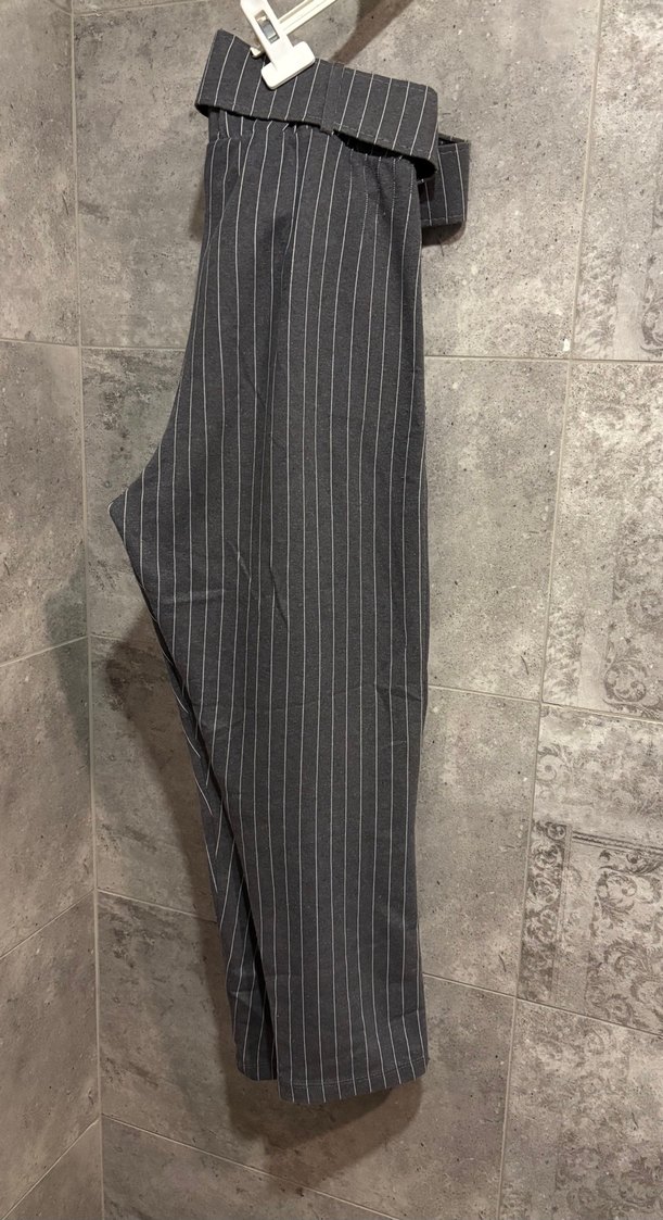 Gri Çizgili Kemerli Pantolon - Görsel 2