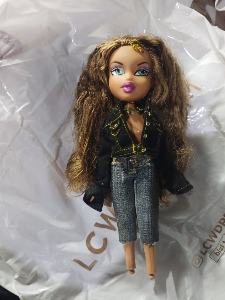 Siyah Ceketli Bratz Bebek - Görsel 2