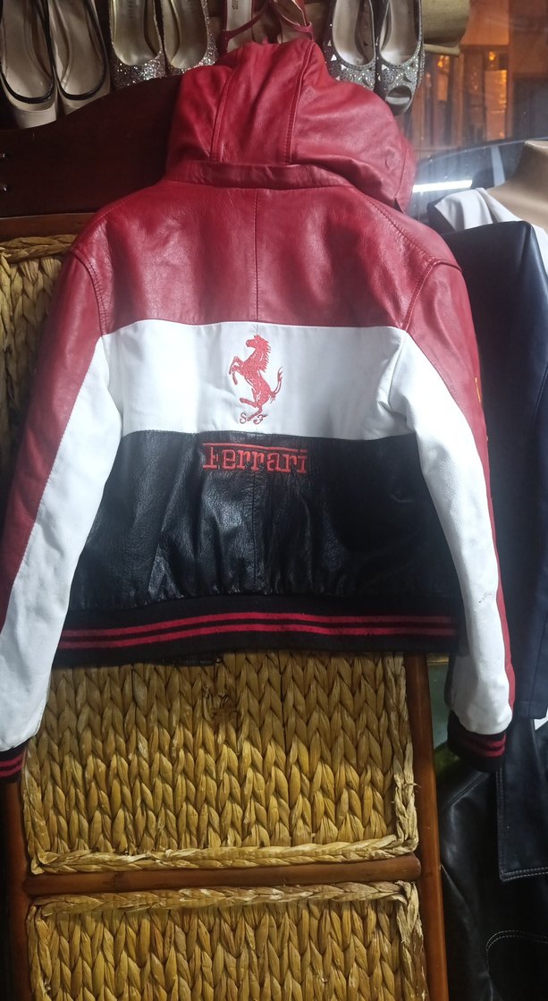 Ferrari marka deri mont - Görsel 3