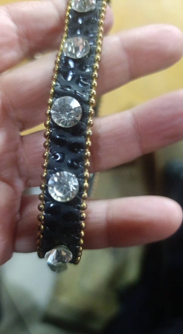 Pul Payetli Siyah Yılan Desenli Kadın boyunluk - Görsel 2