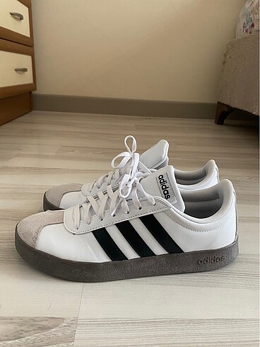 Orjinal Adidas kadın court base 1 kez giyilmiş