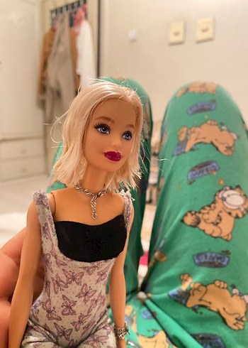 Barbie Pastel Gri Barbie Bebek 2012 model sadece ayakkabısı yok