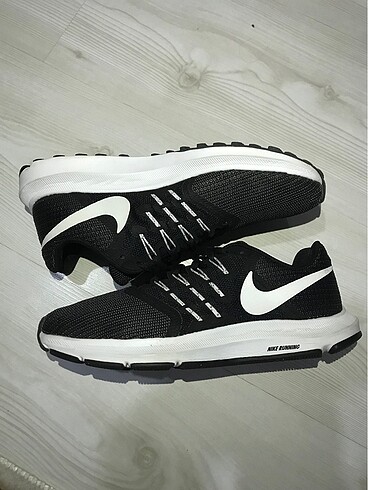 Nike spor ayakkabı