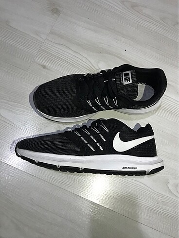 39 Beden Nike spor ayakkabı