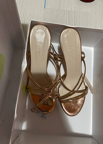 Bambi Altın Renkli Minimalist Topuklu Kadın Ayakkabı