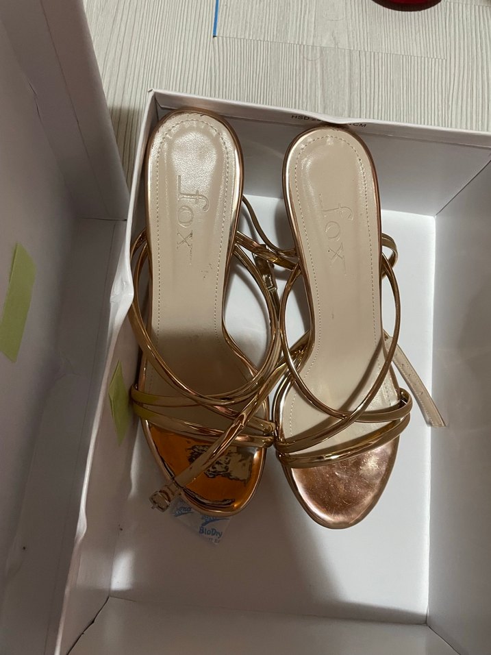 Altın Renkli Minimalist Topuklu Kadın Ayakkabı - Görsel 2