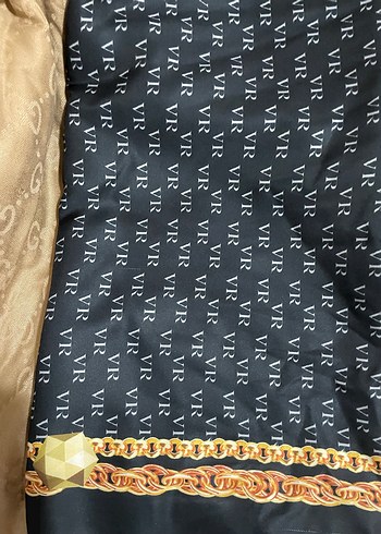 Zincir Detaylı Altın Renk Kadın Fular - Görsel 3