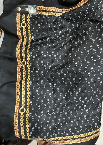 Zincir Detaylı Altın Renk Kadın Fular - Görsel 2