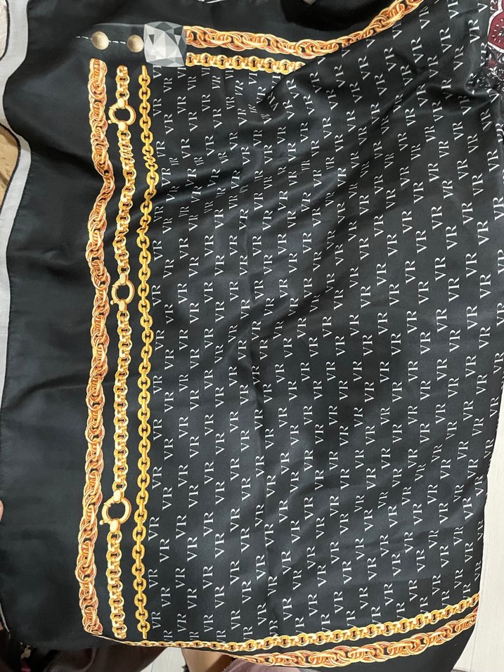 Zincir Detaylı Altın Renk Kadın Fular - Görsel 2