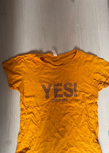 Sarı Baskılı Kadın Tişört - Görsel 3