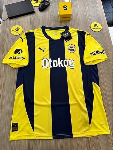 Fenerbahçe 2024-2025 iç saha forması