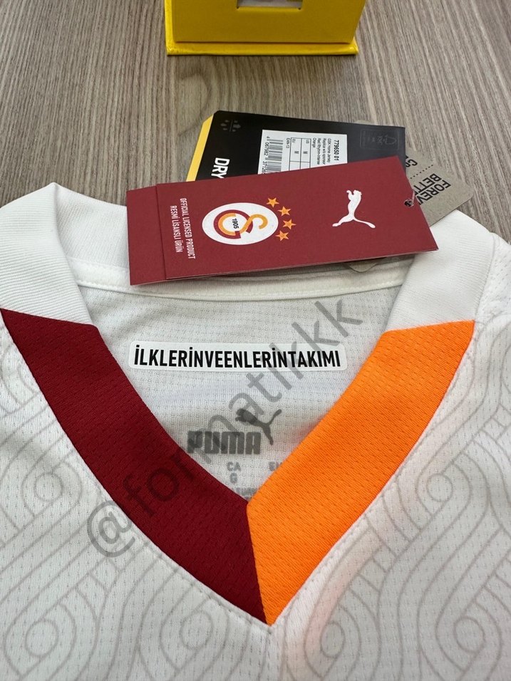 Galatasaray 24-25 UEFA Beyaz Victor Osimhen - Görsel 3