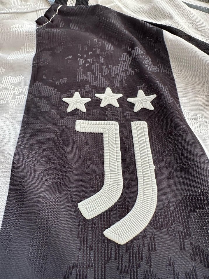 Juventus 2024-2025 İç saha Maç forması. - Görsel 3